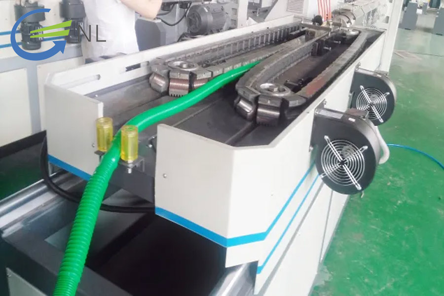 nguyen-ly-hoat-dong-cua-may-san-xuat-ong-ruot-ga-pvc