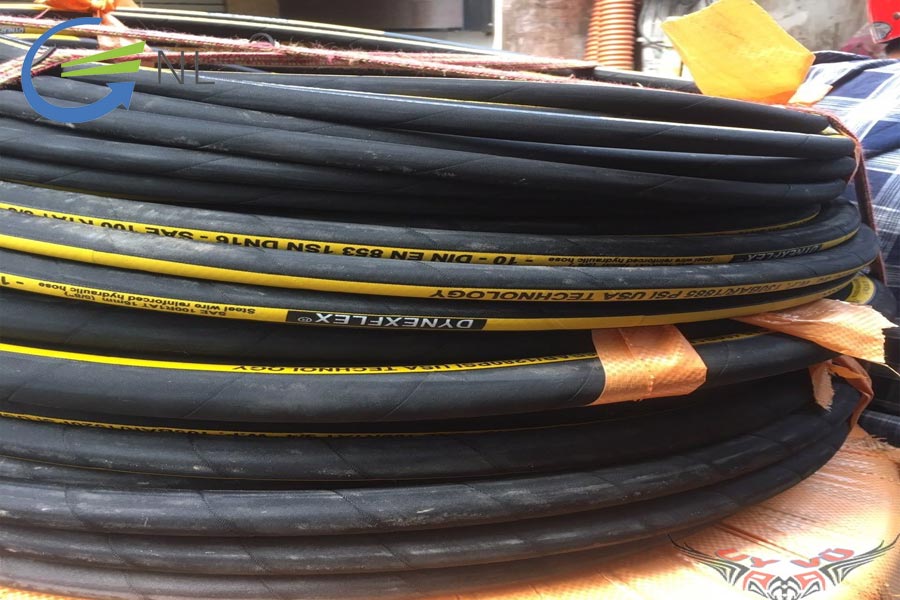 bi-quyet-chon-mua-ong-cao-su-thuy-luc-tot-nhat