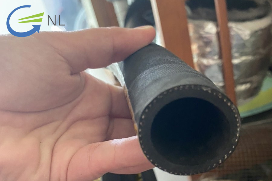 dac-diem-noi-bat-cua-ong-cao-su-chiu-nhiet-do-cao