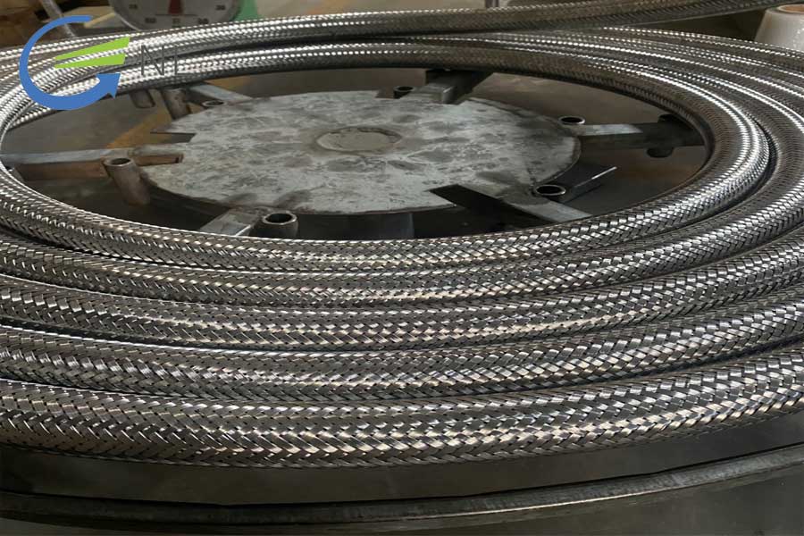 ung-dung-cua-ong-ruot-ga-inox-id-50-trong-thuc-te