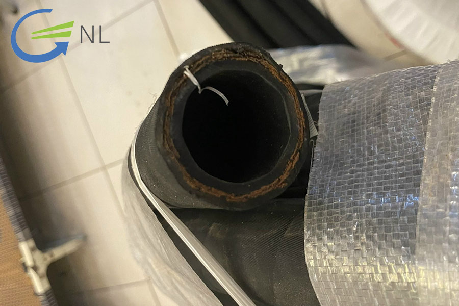 ong-cao-su-manh-thep-nguyen-lam-1