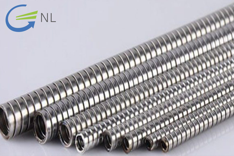 tai-sao-nen-chon-ong-ruot-ga-inox-cho-he-thong-dien-1