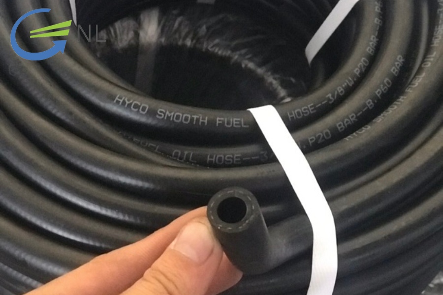 mua-ong-cao-su-chiu-xang-dau-can-luu-y-nhung-dieu-gi-1