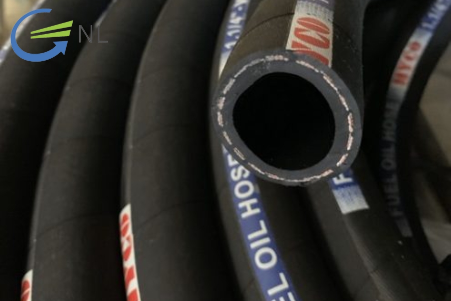 mua-ong-cao-su-chiu-xang-dau-can-luu-y-nhung-dieu-gi-2