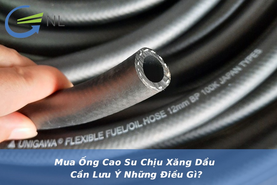 mua-ong-cao-su-chiu-xang-dau-can-luu-y-nhung-dieu-gi