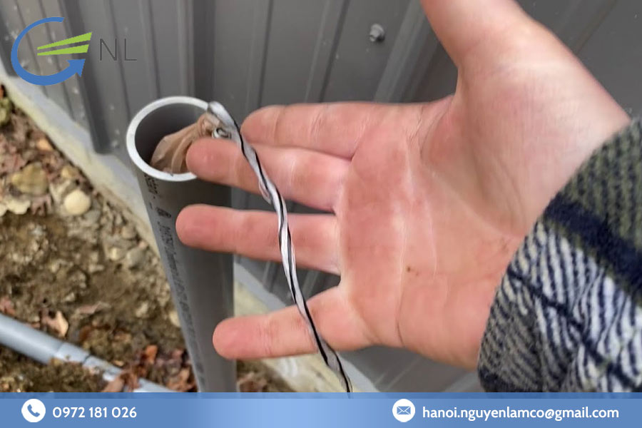 cach-luon-day-dien-vao-ong-am-tuong-khi-da-do-be-tong