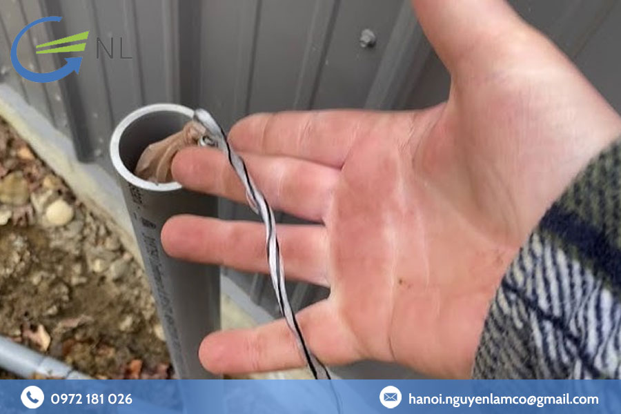 luu-y-quan-trong-khi-luon-day-dien-qua-ong-gen