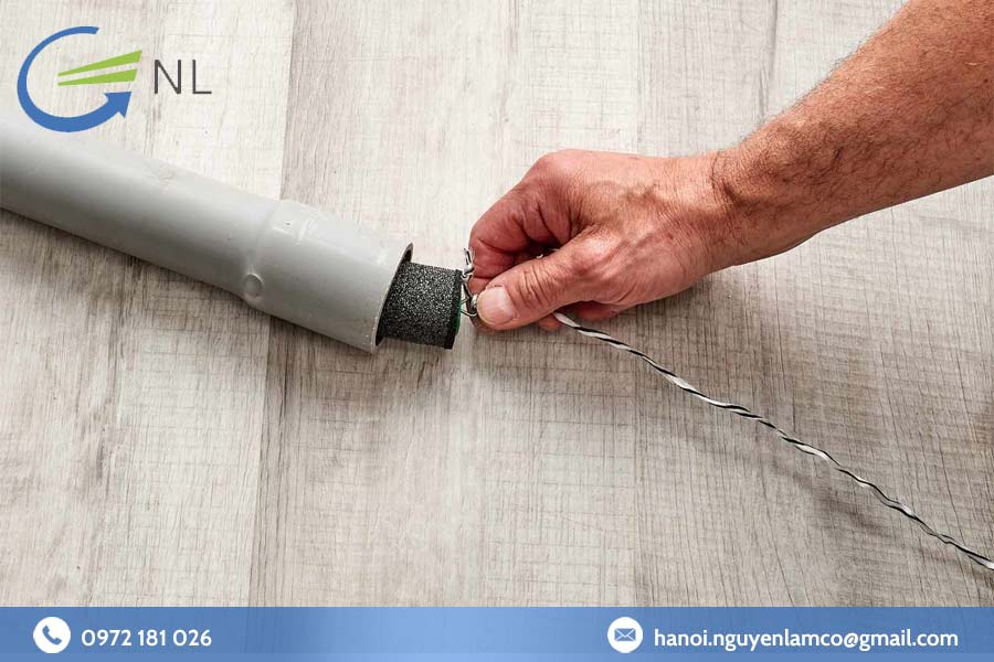 tai-sao-can-luon-day-dien-vao-ong-thay-vi-di-day-truc-tiep